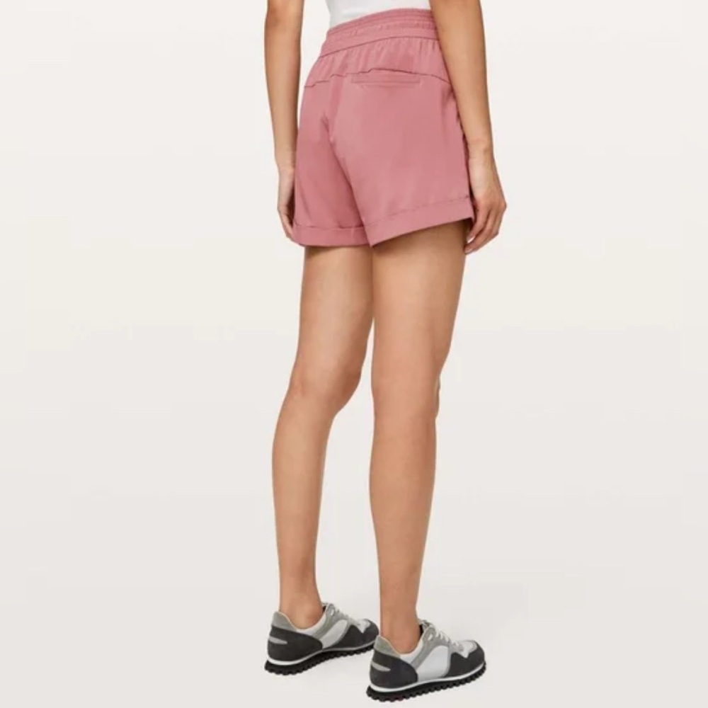 Lululemon Spring Breakaway Shorts - Picture 2 of 10